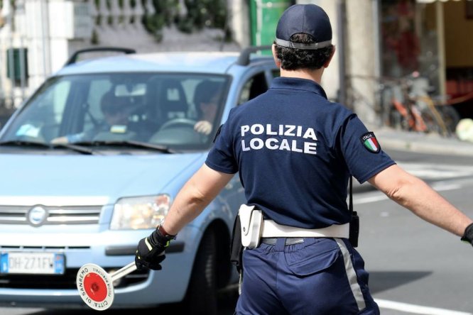 Immagine in evidenza dell'articolo: Concorso Comune di Messina 2024 – bando per 100 Agenti Polizia Locale