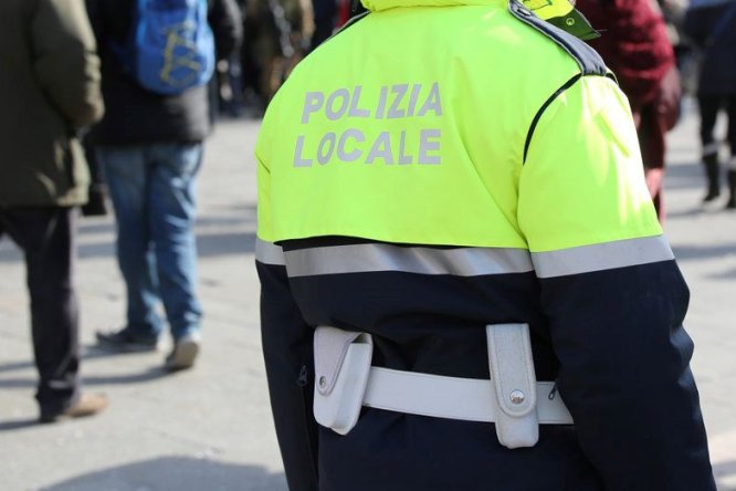 Immagine in evidenza dell'articolo: Concorsi Polizia Municipale Maggio 2024: bandi non scaduti