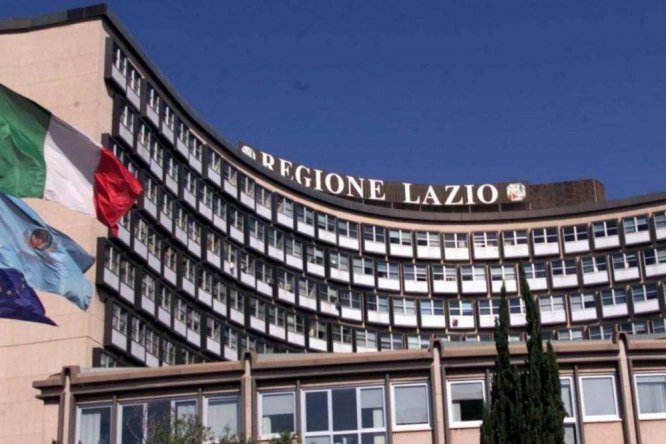 Immagine in evidenza dell'articolo: Concorso Regione Lazio 2024: bando per 15 amministrativi laureati