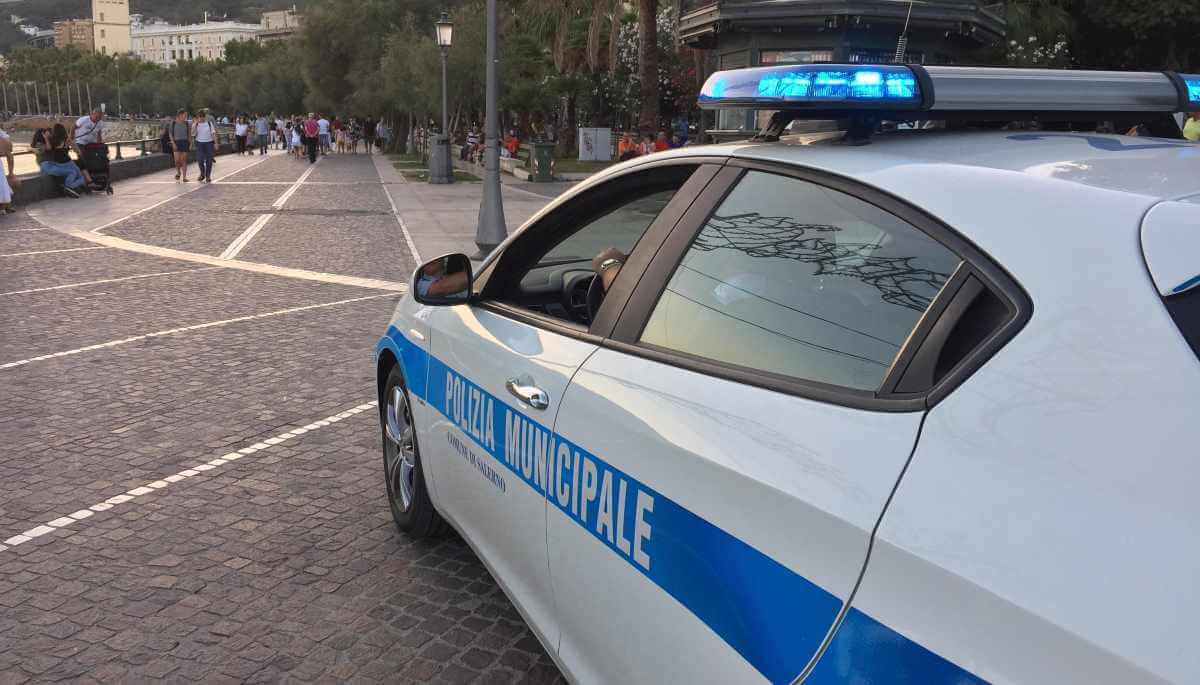 Immagine in evidenza dell'articolo: Concorso vigili urbani Salerno: bando per 45 Istruttori di Vigilanza