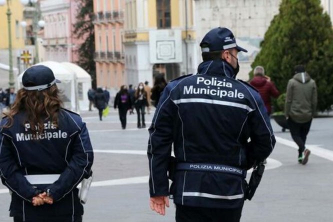 Immagine in evidenza dell'articolo: Concorso Agenti Municipali ad Avellino: bando per 8 diplomati