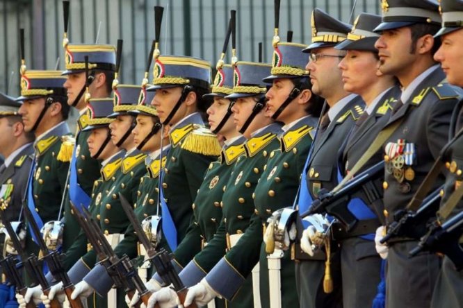 Immagine in evidenza dell'articolo: Concorso Guardia di Finanza 2024 – Bando per 1634 allievi finanzieri