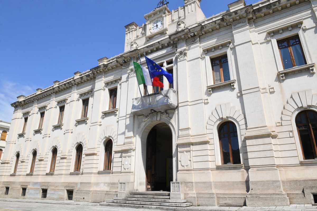 Concorso Ausiliari Reggio Calabria: bando per 6 unità con scuola dell’obbligo