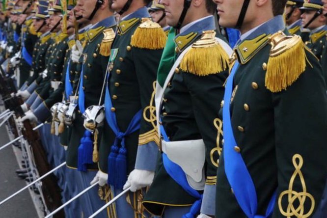 Immagine in evidenza dell'articolo: Concorso Guardia di Finanza 2025 – Bando per 1198 Allievi Marescialli