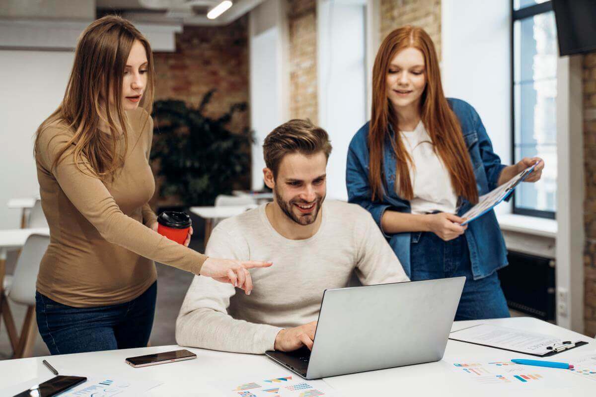 Concorso Istruttori amministrativi Avellino: bando per 8 diplomati