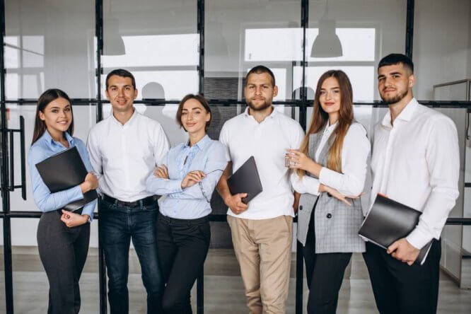 Immagine in evidenza dell'articolo: Concorsi Comune di Pistoia: 11 posti a tempo indeterminato per diplomati e laureati