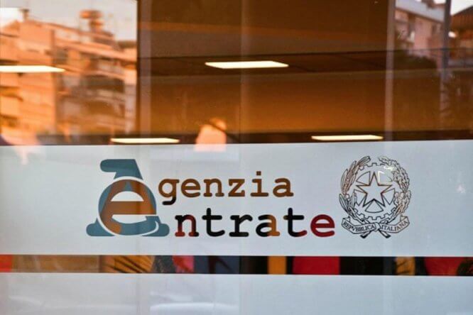 Immagine in evidenza dell'articolo: Concorso Funzionari tecnici Agenzia Entrate, per 250 laureati a tempo indeterminato