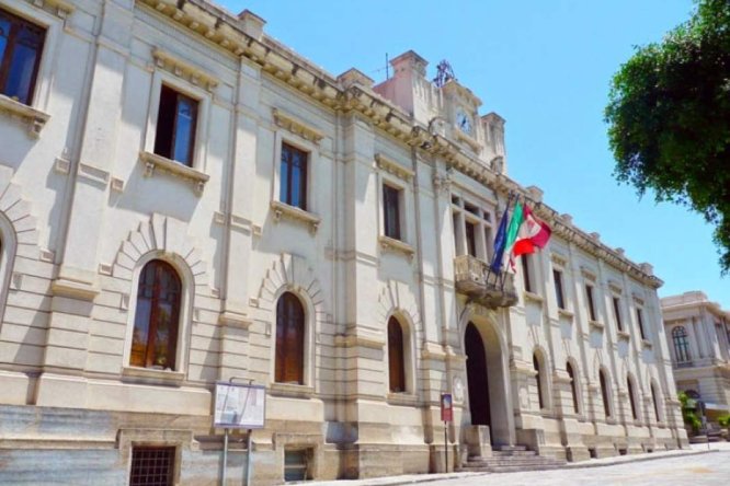 Immagine in evidenza dell'articolo: Concorsi Reggio Calabria 2025: bandi per 75 unità vari profili