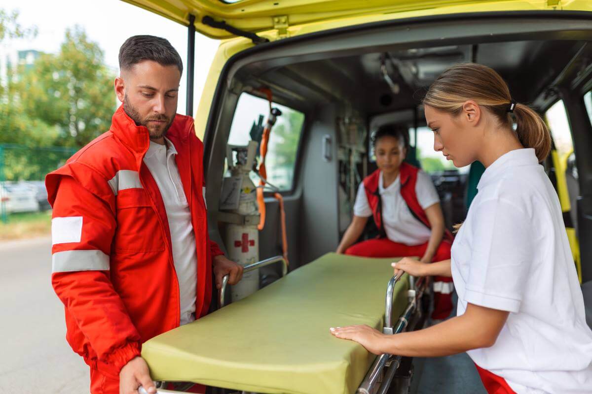 Immagine in evidenza dell'articolo: Concorso Sanitaservice Bari 2025: 25 posti per Autisti e Soccorritori all’ASL