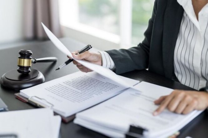 Immagine in evidenza dell'articolo: Concorso Assistente giudiziario 2025, 2600 posti al Ministero Giustizia: stipendio e cosa studiare