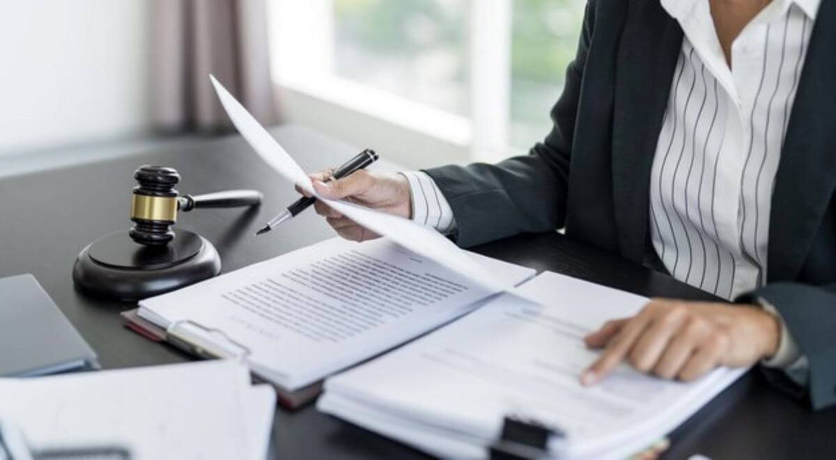 Immagine in evidenza dell'articolo: Concorso Assistente giudiziario 2025, 2600 posti al Ministero Giustizia: stipendio e cosa studiare