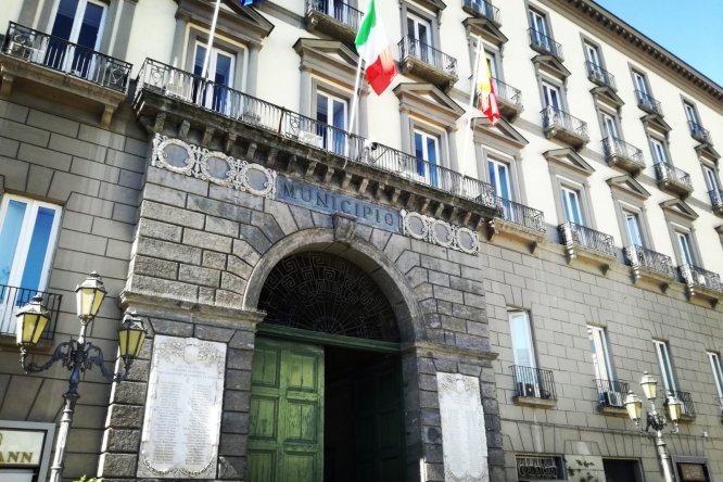Immagine in evidenza dell'articolo: Concorsi Comune di Napoli 2026: bandi in arrivo settore sociale e Polizia Locale