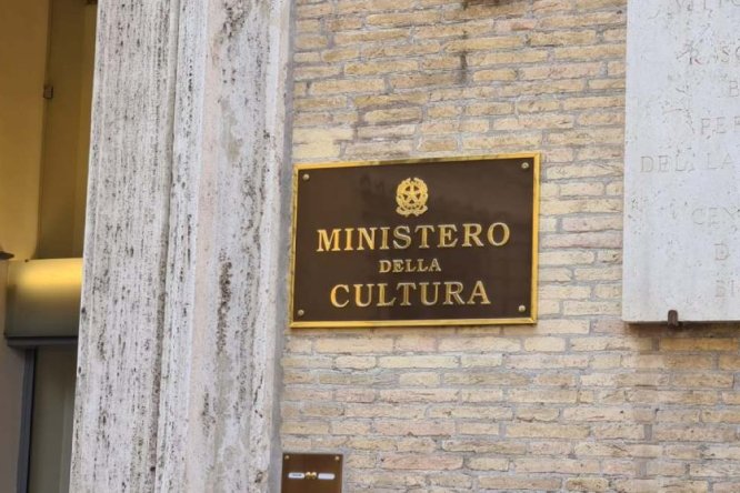 Immagine in evidenza dell'articolo: Assunzioni Ministero della Cultura nel Lazio: 10 posti per conducenti con scuola dell’obbligo