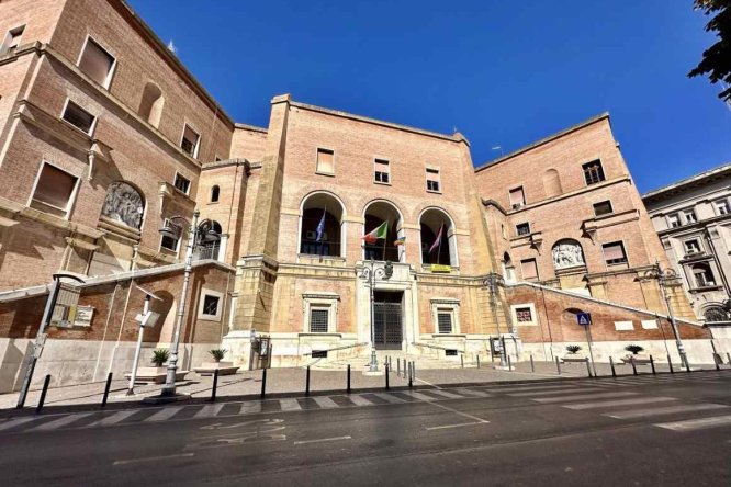 Immagine in evidenza dell'articolo: Concorsi Comune di Foggia: bandi per 26 unità a tempo indeterminato