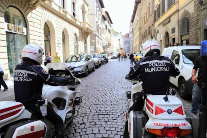 Immagine in evidenza dell'articolo: Concorso Comune di Firenze: bando per 8 Agenti di Polizia Metropolitana