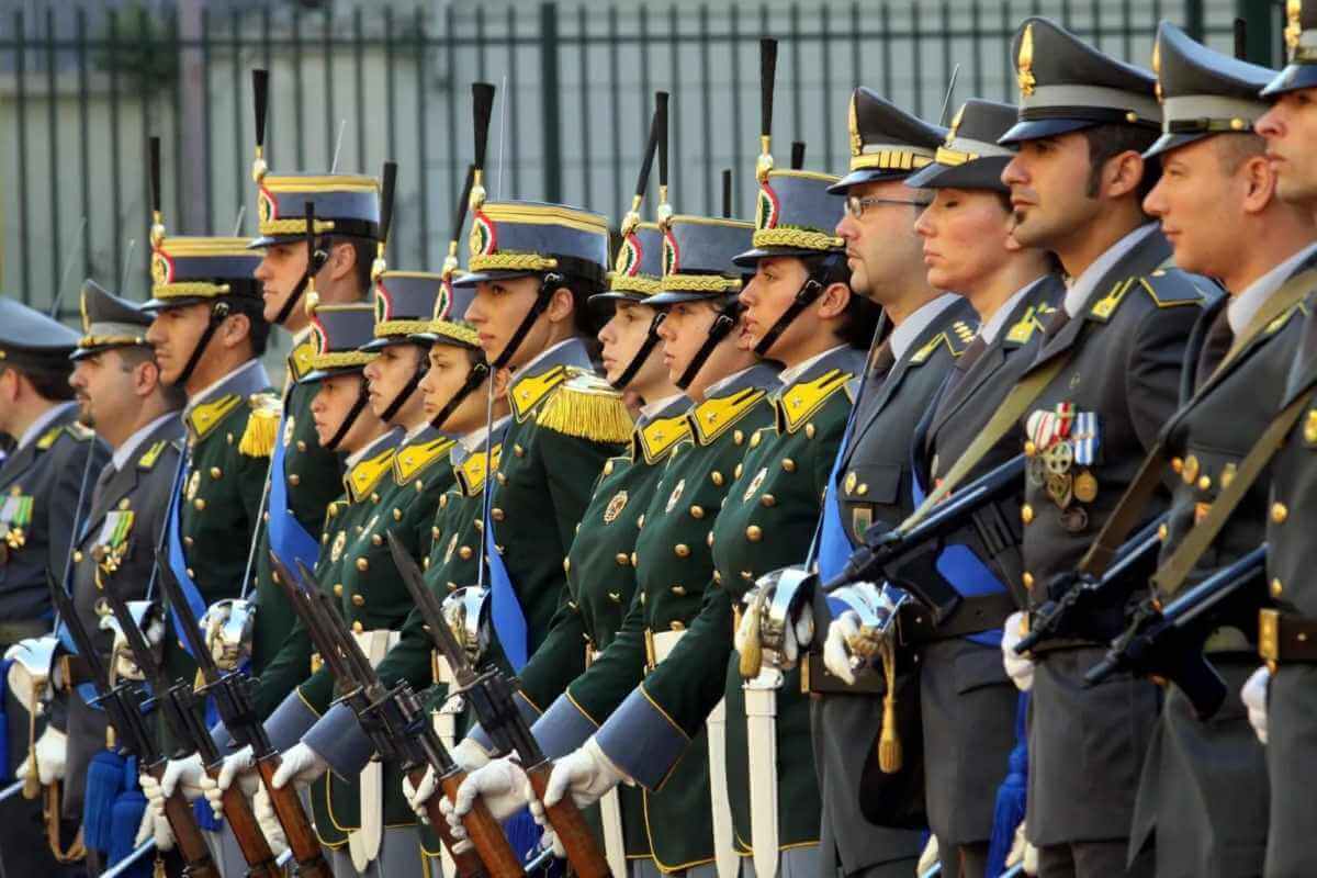 Immagine in evidenza dell'articolo: Concorso Guardia di Finanza 2025: bando per 1985 Allievi finanzieri