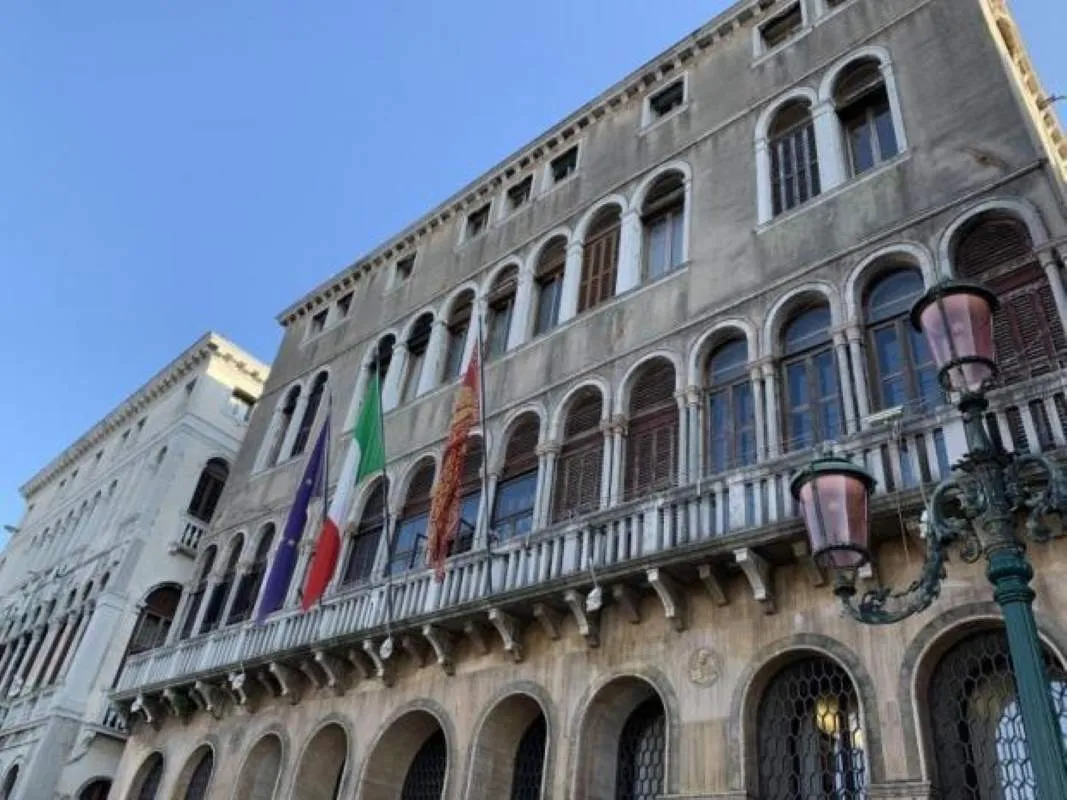 Immagine in evidenza dell'articolo: Concorso Comune di Venezia: 8 posti come Istruttore Direttivo Amministrativo