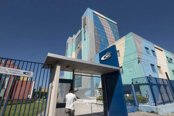 Immagine in evidenza dell'articolo: Concorso ABC Napoli 2025: bandi 57 posti per idraulici, elettricisti e addetti front office