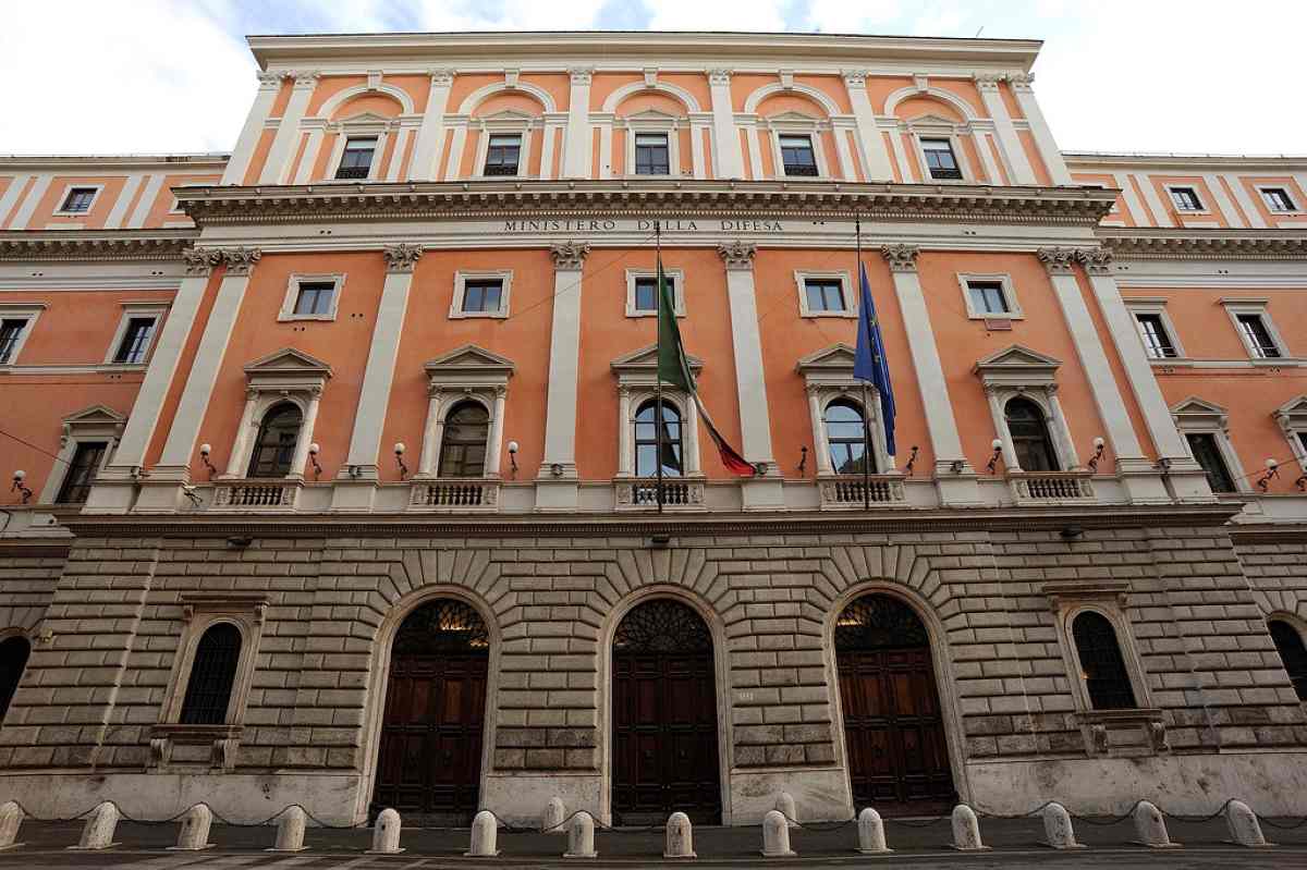 Concorso 1100 Assistenti Ministero Difesa 2026: bando, ruolo e stipendio per diplomati