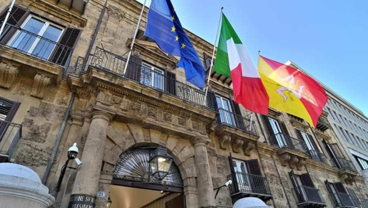 Immagine in evidenza dell'articolo: Concorsi Regione Siciliana 2026: bando 322 Funzionari