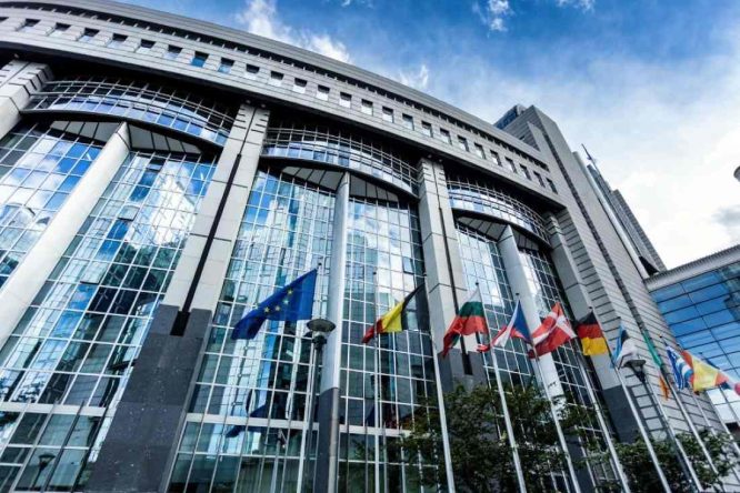 Immagine in evidenza dell'articolo: Concorso EPSO 2026: quasi 175mila domande pervenute. Il 45% dei candidati sono italiani