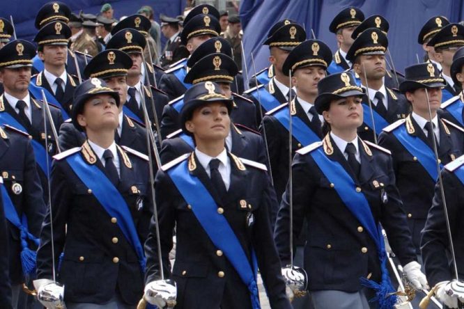 Immagine in evidenza dell'articolo: Concorso Commissari Polizia di Stato 2026 – Bando per 220 laureati anche civili