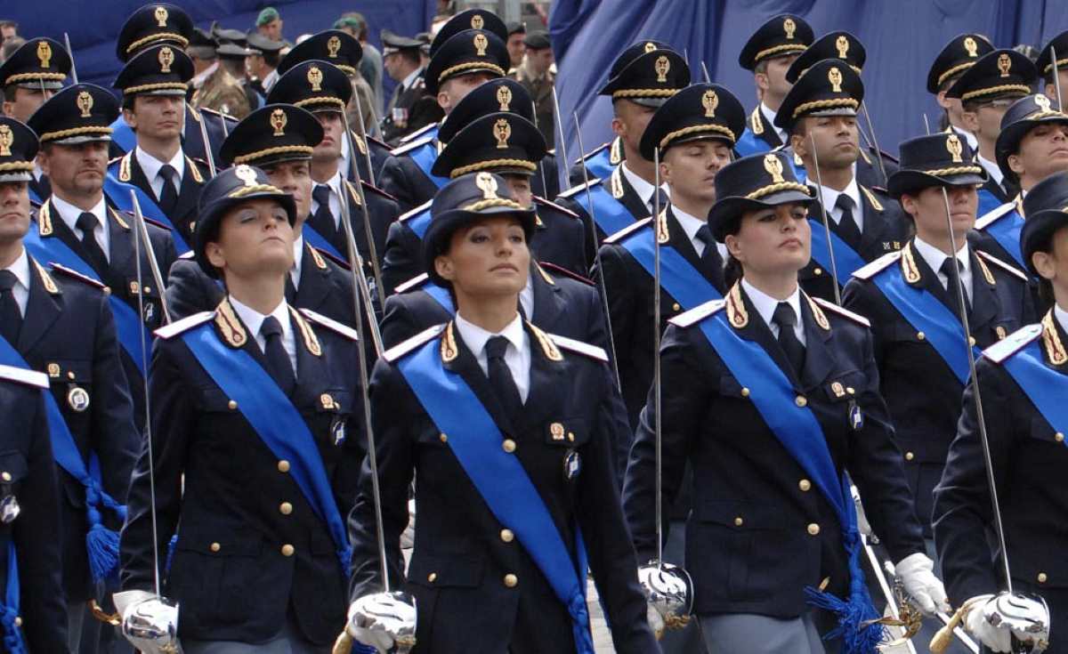 Immagine in evidenza dell'articolo: Concorso Commissari Polizia di Stato 2026 – Bando per 220 laureati anche civili