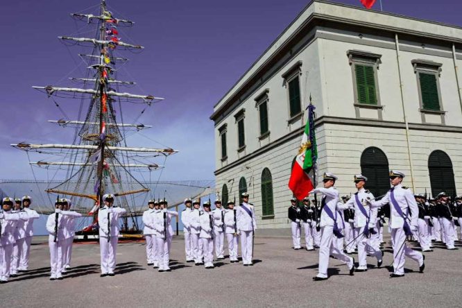 Immagine in evidenza dell'articolo: Concorso Marina Militare 2026: 239 posti per Allievi Ufficiali AUFP e AUPC aperti anche ai civili diplomati e laureati
